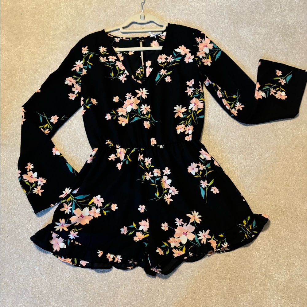 Pins and Needles / Urban Outfitters long sleeve  floral romper size small